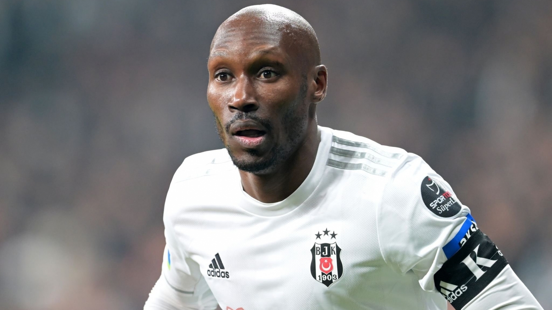 Atiba hutchinson in action during hi-res stock photography and