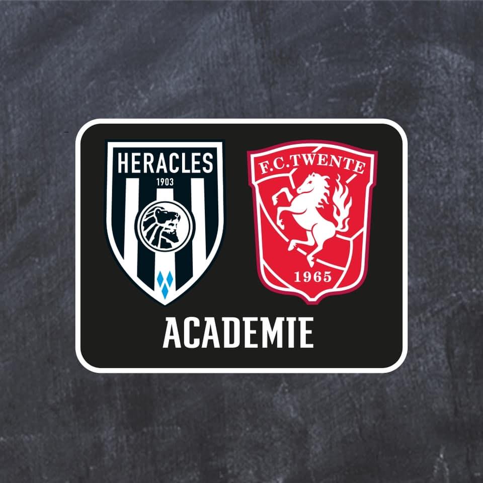 Potrebbe essere un'immagine raffigurante il seguente testo "HERACLES 1903 F.C.TWENTE 1965 ACADEMIE"